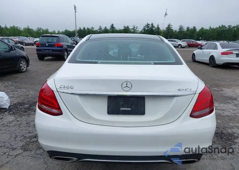 2016 Mercedes-Benz C 300 4Matic/Luxury 4Matic/Sport 4Matic z USA, uszkodzony, nr VIN 55SWF4KB4GU108596